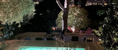 Outdoor pool, a heated pool
