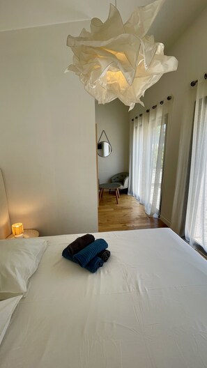 7 Schlafzimmer, Schreibtisch, Bügeleisen/Bügelbrett, Reisekinderbett