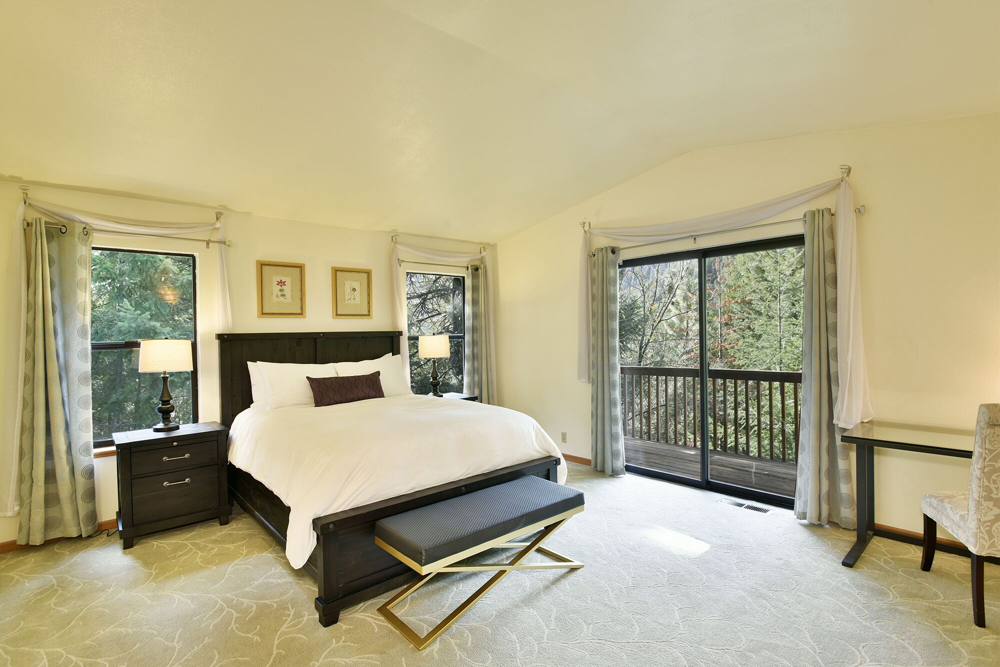 3 bedrooms, desk, iron/ironing board, WiFi