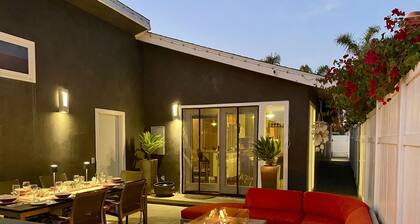 Modern Beach Bungalow, walk to beach, family and dog friendly