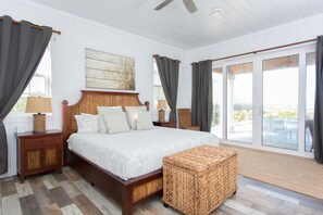 7 habitaciones, tabla de planchar con plancha y cuna de viaje 