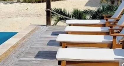 Oceanfront home!<br>7 Bdrm Beachfront Villa, heated Pool, 2bedroom cottage