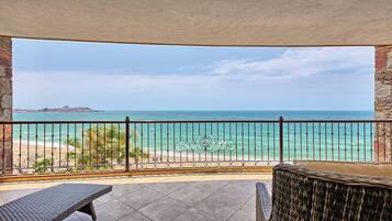 Condo de lujo, 3 habitaciones, vista al océano, frente al mar | Vista desde la habitación