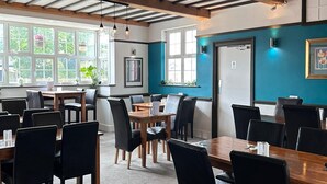 Restaurant - The Pheasant Bar & Restaurant Hotel (Wokingham)