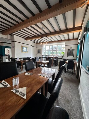 Breakfast, lunch and dinner served - The Pheasant Bar & Restaurant Hotel (Wokingham)