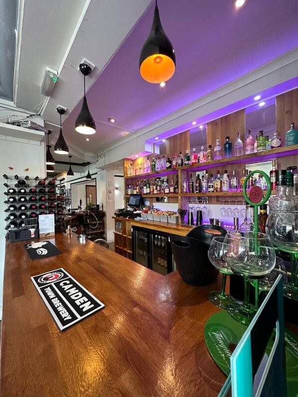 Bar (en la propiedad)