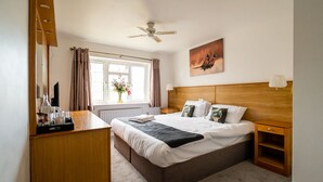 Standard Double Room, 1 King Bed - The Pheasant Bar & Restaurant Hotel (Wokingham)