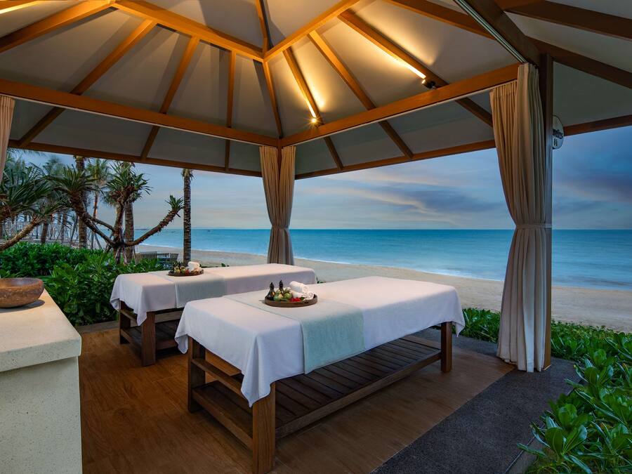 Hot tub, body treatments, body scrubs, facials