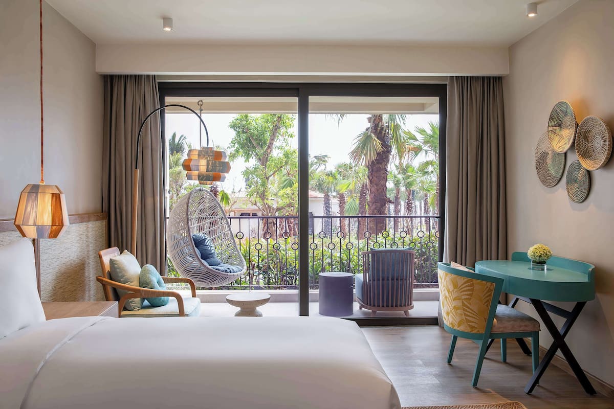 Premium Room | 1 bedroom, minibar, in-room safe, desk