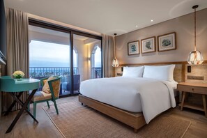 迷你吧、客房内保险箱、办公桌、遮光窗帘