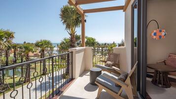 Suite ejecutiva | Minibar, caja fuerte, escritorio y cortinas opacas