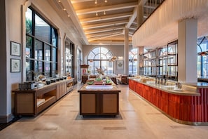 Daily buffet breakfast (VND 1035000 per person)