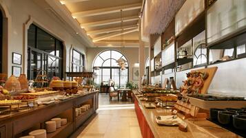 Daily buffet breakfast (VND 1035000 per person)