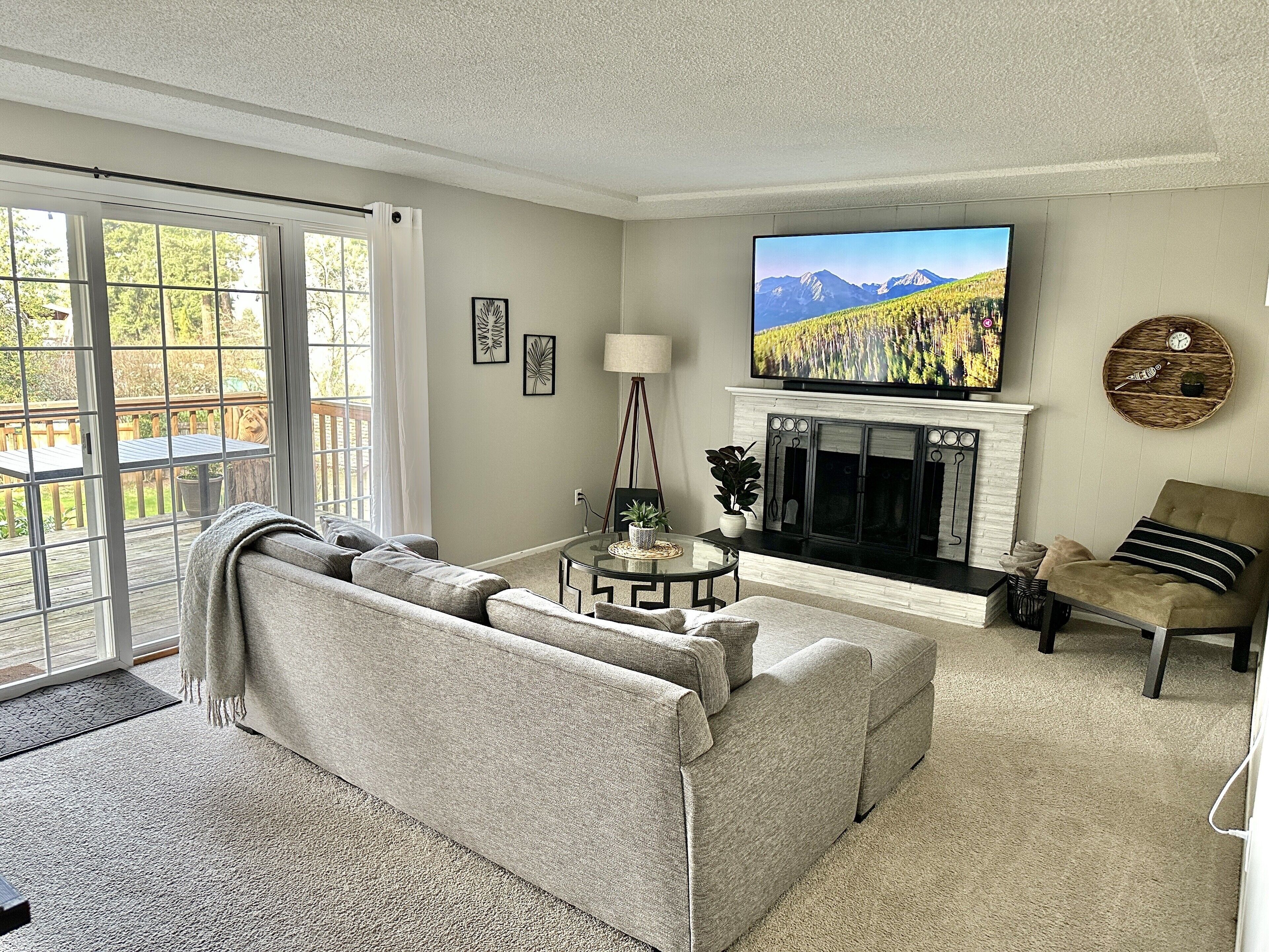 Comfortable, Family & Pet Friendly 3br in quiet neighborhood, fenced yard!