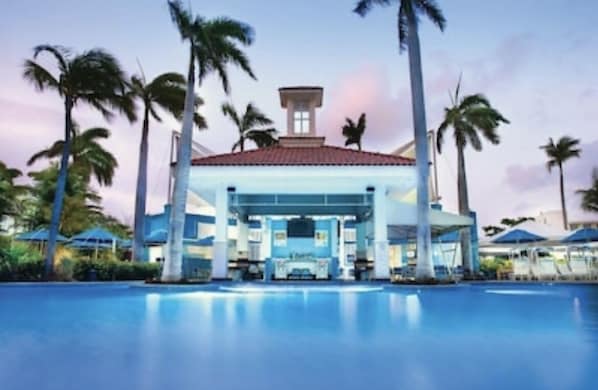 Piscina all'aperto, una piscina riscaldata