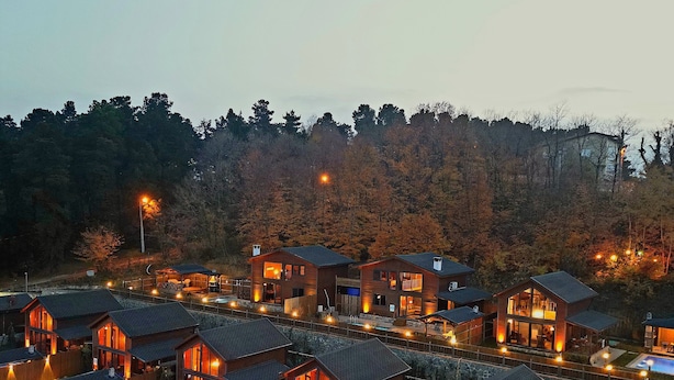 A resort with multiple wooden cabins, each with a private pool and outdoor seating area. - Woodlodge Country Sapanca (Sapanca)