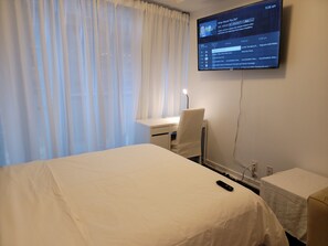 1 soverom, skrivebord, strykejern/-brett og wi-fi (inkludert)