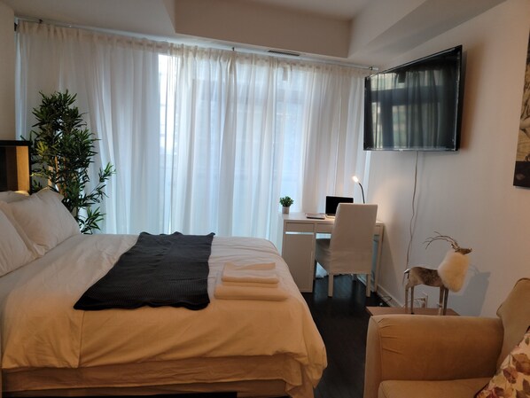 1 室のベッドルーム、デスク、アイロン / アイロン台、WiFi (無料)