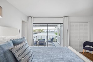 2 chambres, bureau, fer et planche à repasser, lit parapluie