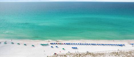 In Strandnähe, Liegestühle, Strandtücher