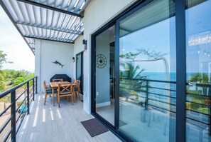 Lakás, 2 hálószobával, privát medence, vízpartra néző | Terasz/udvar