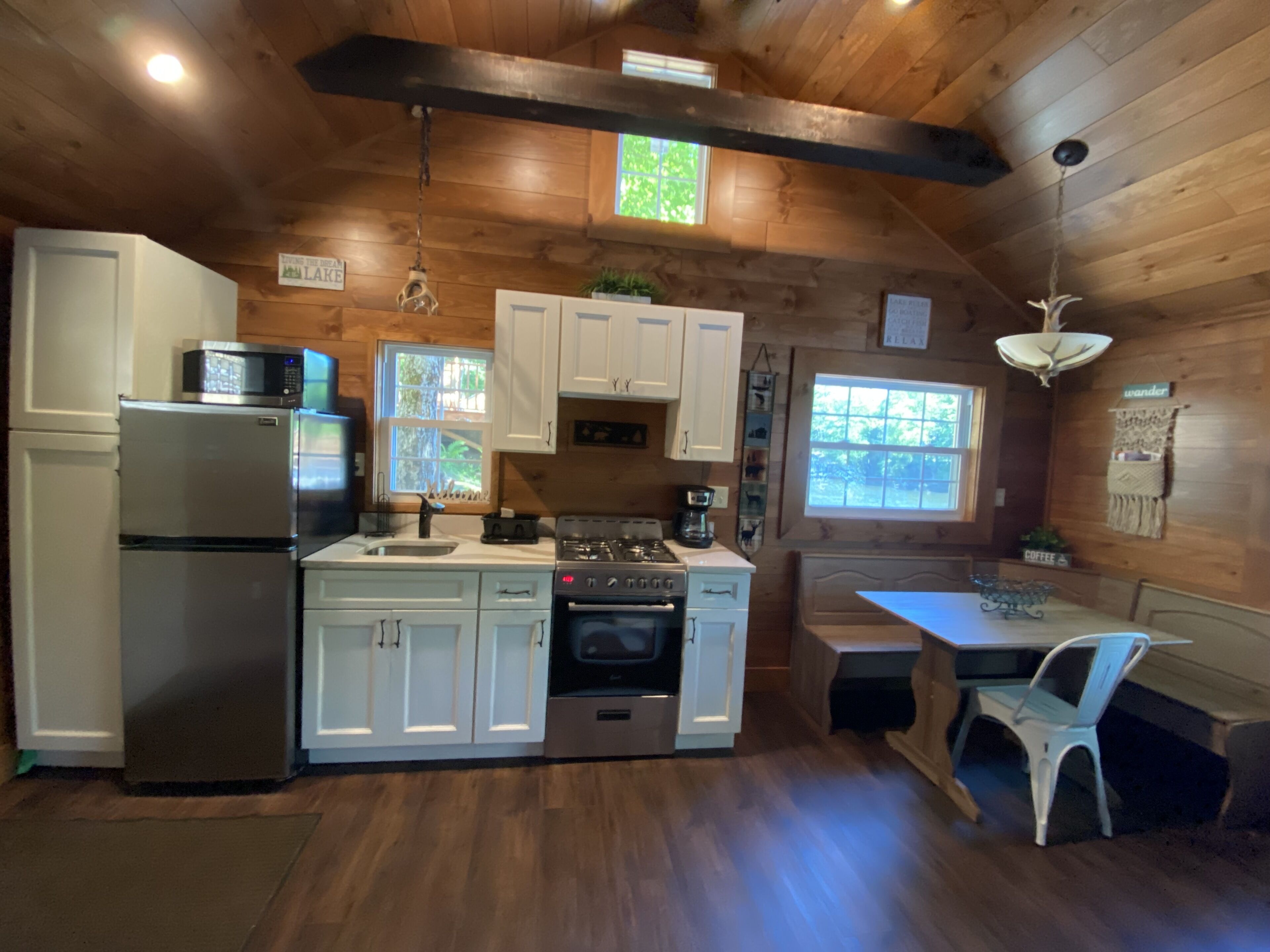 "2nd Lake" 2 Bedroom, Luxury Waterfront cottage at The Lakes, Old Forge