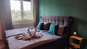 Standard Triple Room | Hypo-allergenic bedding, individually decorated, individually furnished