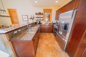 Townhome, Multiple Beds, Courtyard View (Antlers Gulch 403) | Private kitchen | Full-size fridge, microwave, oven, stovetop - Antlers Gulch 403 (Keystone)