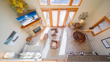 Townhome, Berbilang Katil, Courtyard View (Antlers Gulch 403) | Ruang tamu | 42 inci televisyen skrin rata dengan kabel, TV, pendiangan