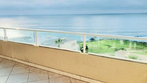 Property grounds - Beachfront Condo Calafia, minutes from Rosarito (Rosarito)