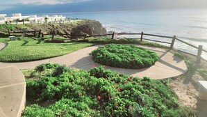 Property grounds - Beachfront Condo Calafia, minutes from Rosarito (Rosarito)