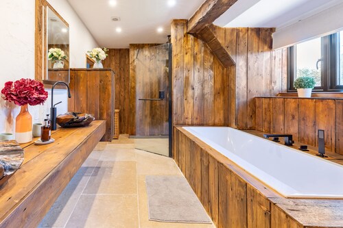 Entertain, Celebrate, Relax in Period Luxury Barn - Perfect for family groups
