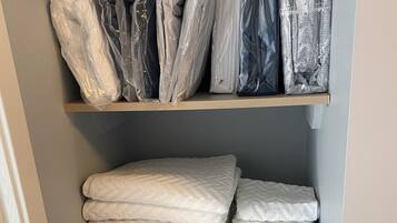 Ensemble douche/baignoire, sĂšche-cheveux, serviettes fournies, savon