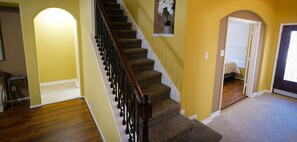 Interior entrance - 4Bdrm 3.5Bath 11Beds - Great House (Richmond)