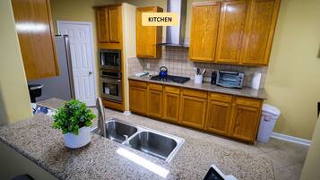 Signature House, 6 Bedrooms, Non Smoking | Private kitchen | Dining tables