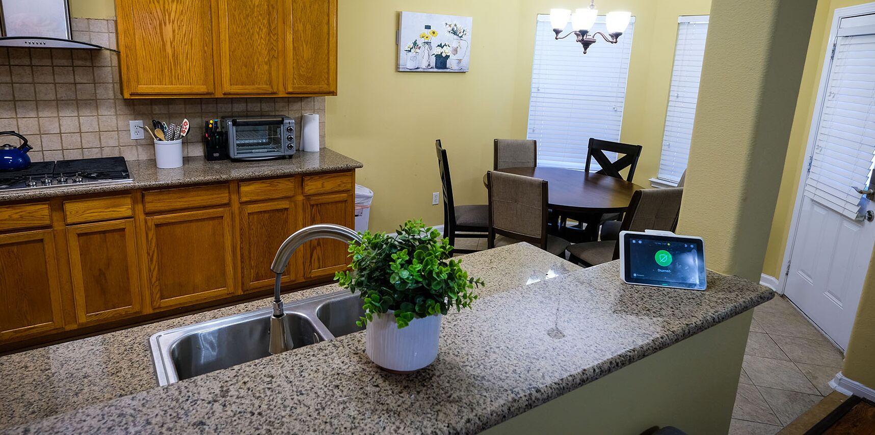 Signature House, 6 Bedrooms, Non Smoking | Private kitchen | Dining tables