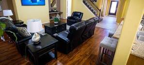 Casa Prestigio, 6 habitaciones, para no fumadores | Área de sala de estar | Televisión de pantalla plana 