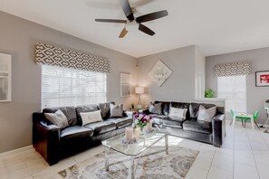 Smart TV, video games - Luxurious 5BR Villa in Champions Gate Resort (Davenport)