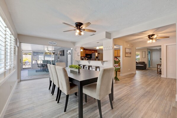 Dining - Royal Palm on 88th—Private Pool Oasis Near Beach, Hot Tub & Family Fun (Seminole)