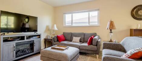 Smart-TV, Kamin, Arbeitsbereiche