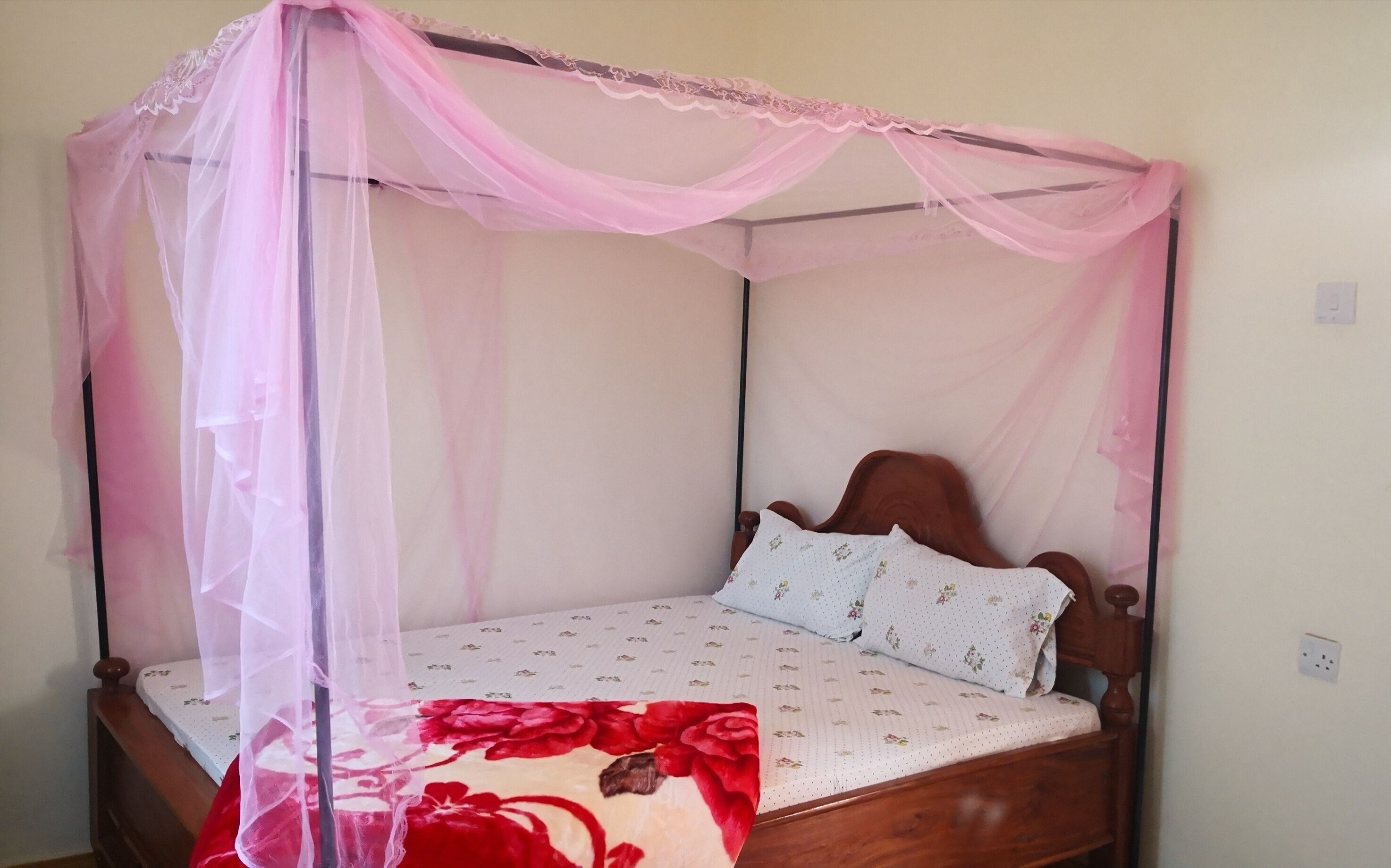 10 bedrooms, bed sheets