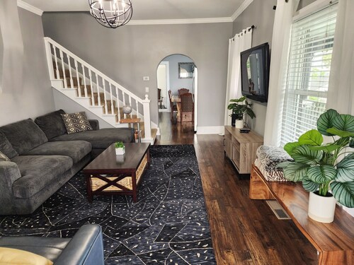 Spacious 4 bedroom home in the heart of camas!