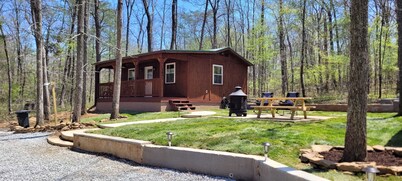 Cabin in the Woods - 5 Miles to Dayton Boat Ramp! 2 miles to NACA Fort Bluff!