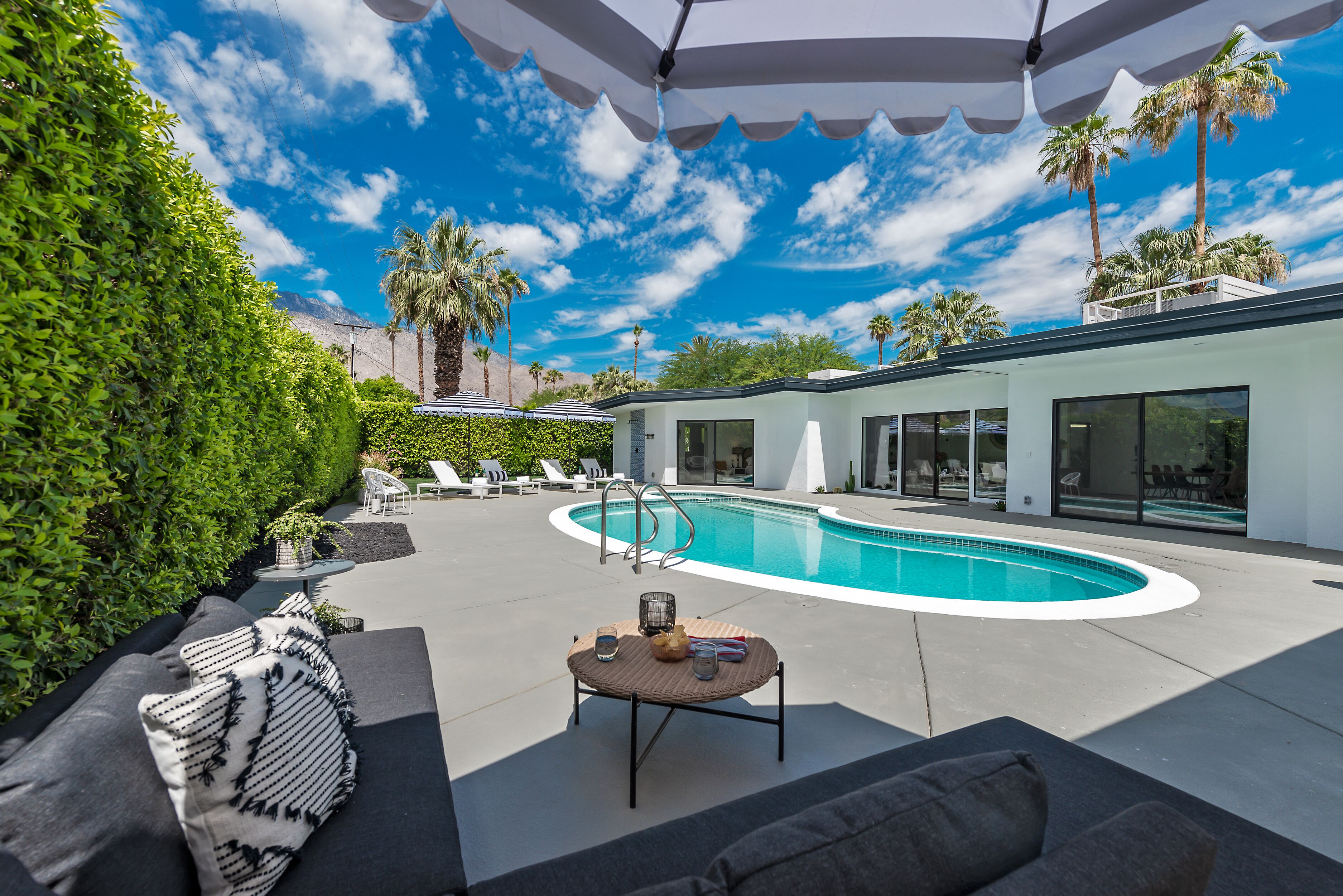 PS Enchanted: Elegant, Well-Designed Palm Springs Home Uncomplicates Life