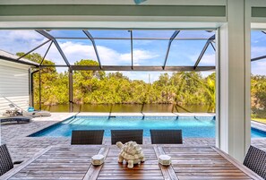 Piscina all'aperto, una piscina riscaldata