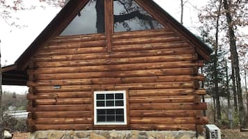Traditional-Ferienhütte | Wohnbereich | 42-Zoll-Flachbildfernseher mit Satellitenempfang, Fernseher