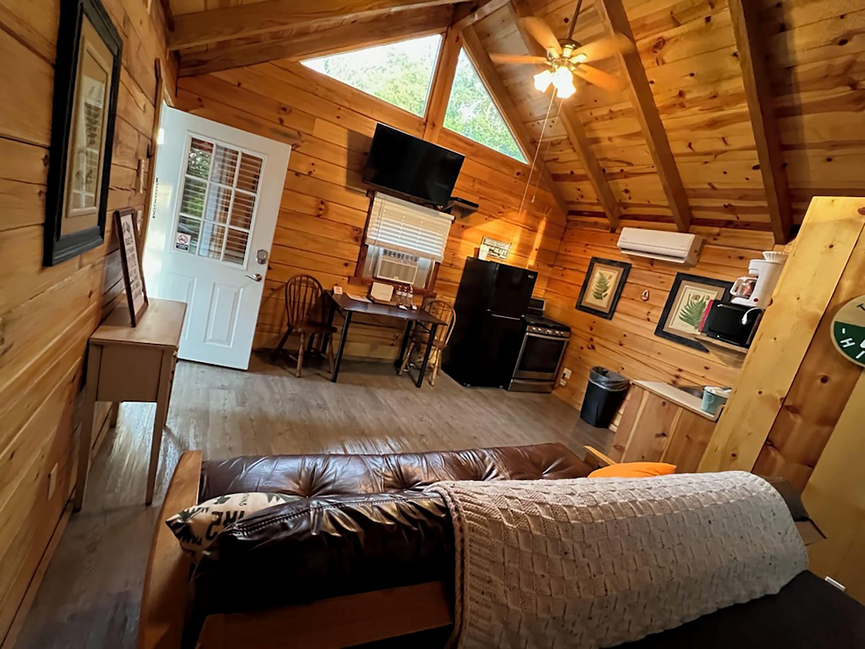 Cabin 4 Hiker's Hideaway | Premium bedding, individually decorated, individually furnished
