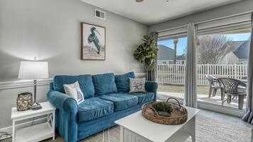 Smart TV, videojuegos, reproductor de DVD y libros