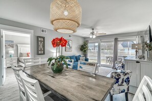 Smart TV, videogiochi, lettore DVD, libri