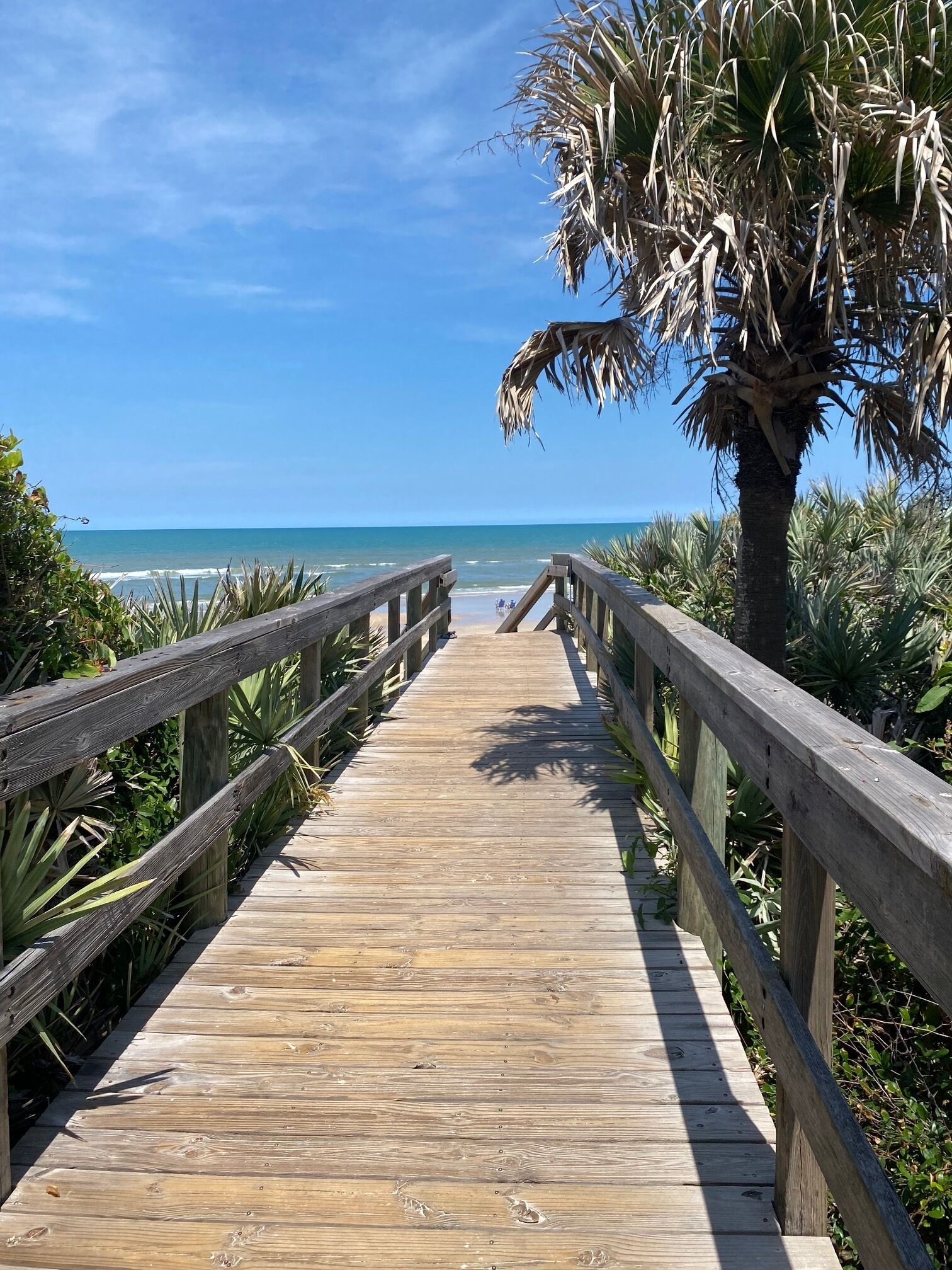Beach nearby, sun loungers, beach towels